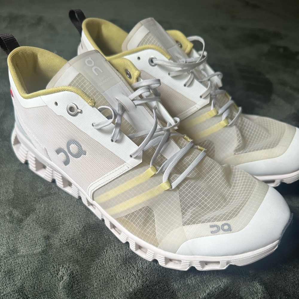 On Running Mens running shoes size 10.